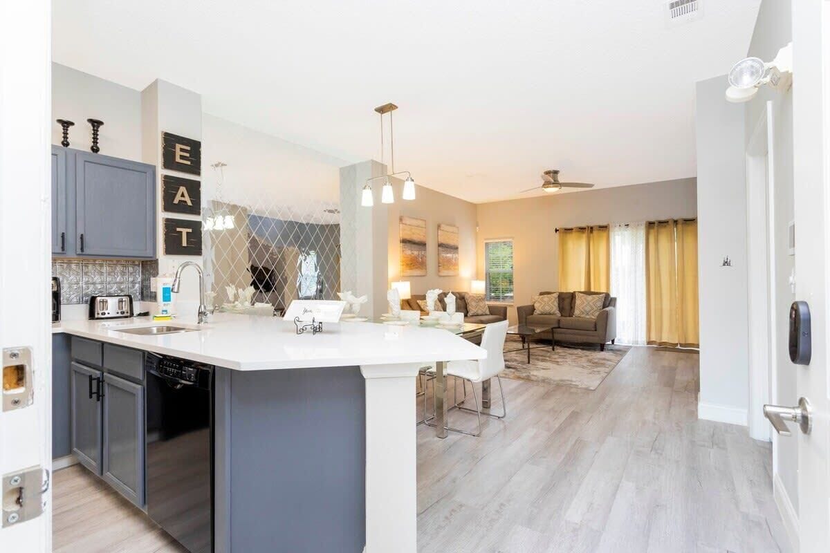 Townhome, Multiple Beds, Pool Access, Pool View (8553CC-SVH) | Interior