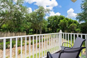 Property grounds - Emerald Island Townhouse With Pool & Fast Wifi (Kissimmee)