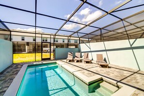 Outdoor pool - Luxurious Townhouse w/ Private Pool Near Attractions (Clermont)