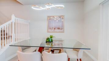 Townhome, Multiple Beds, Pool Access, Pool View (1259BPW-SVH) | Dining