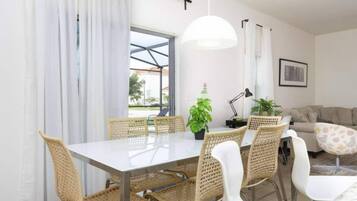 Townhome, Multiple Beds, Pool Access, Pool View (4572AL-SVH) | Dining