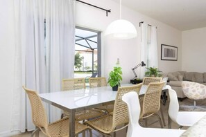 Stadtwohnung, Mehrere Betten, Poolzugang, Poolblick (4572AL-SVH) | Speisen