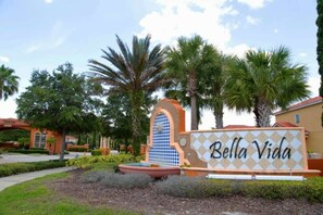 Property grounds - Bella Vida Resort Townhouse w/ Pool & Fast Wifi (Kissimmee)