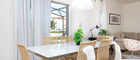 Casa de ciudad, varias camas, acceso a la alberca, vista a la alberca (4572AL-SVH) | Restaurantes