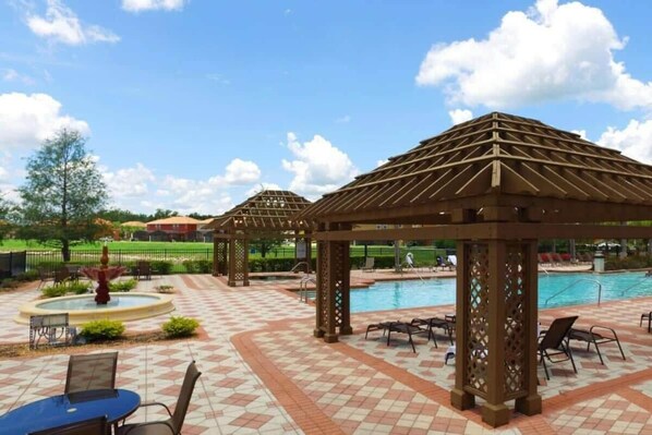 Outdoor pool - Bella Vida Resort Townhouse w/ Pool & Fast Wifi (Kissimmee)