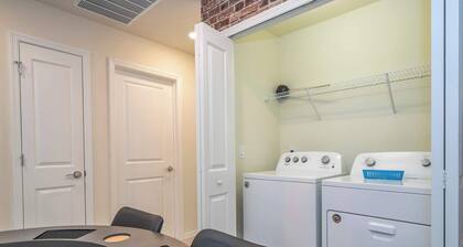 Luxury Townhouse w/ Private Pool Near Clubhouse
