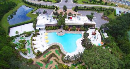Spacious Townhouse w/ Pool Near Disney Attractions