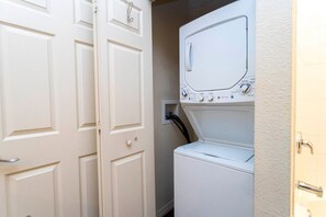 Interior - Spacious Disney Area Townhouse w/ Pool & Free Parking (Kissimmee)