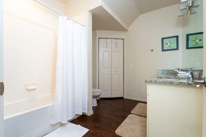 Stadtwohnung, Mehrere Betten, Poolzugang, Poolblick (5366DCUNIT17-106-SVH) | Badezimmer
