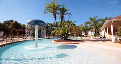 Spacious Disney Area Townhouse w/ Pool & Free Parking