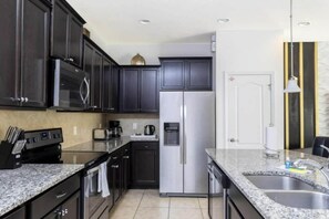 Casa geminada, várias camas, acesso à piscina, vista para a piscina (9035RS-SVH) | Cozinha privada