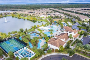A residential area with a swimming pool, tennis court, and a lake. - Windsor Westside Resort Townhouse w/ Pool & Fast Wifi (Kissimmee)