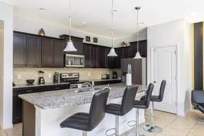 Casa adosada, varias camas, acceso a la piscina, vistas a la piscina (9035RS-SVH) | Cocina privada
