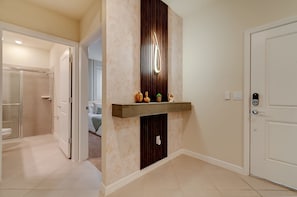 Townhome, Multiple Beds, Pool Access, Pool View (16037BWW-SVH) | Bathroom