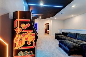 Townhome, Multiple Beds, Pool Access, Pool View (16037BWW-SVH) | Lobby