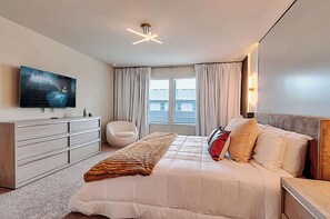 Townhome, Multiple Beds, Pool Access, Pool View (16037BWW-SVH) | 5 bedrooms