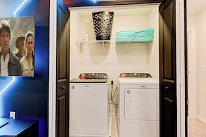 Townhome, Multiple Beds, Pool Access, Pool View (16037BWW-SVH) | Interior