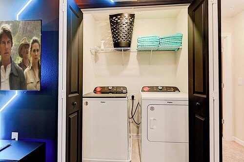 Family-friendly Townhouse w/ Private Pool & Game Room