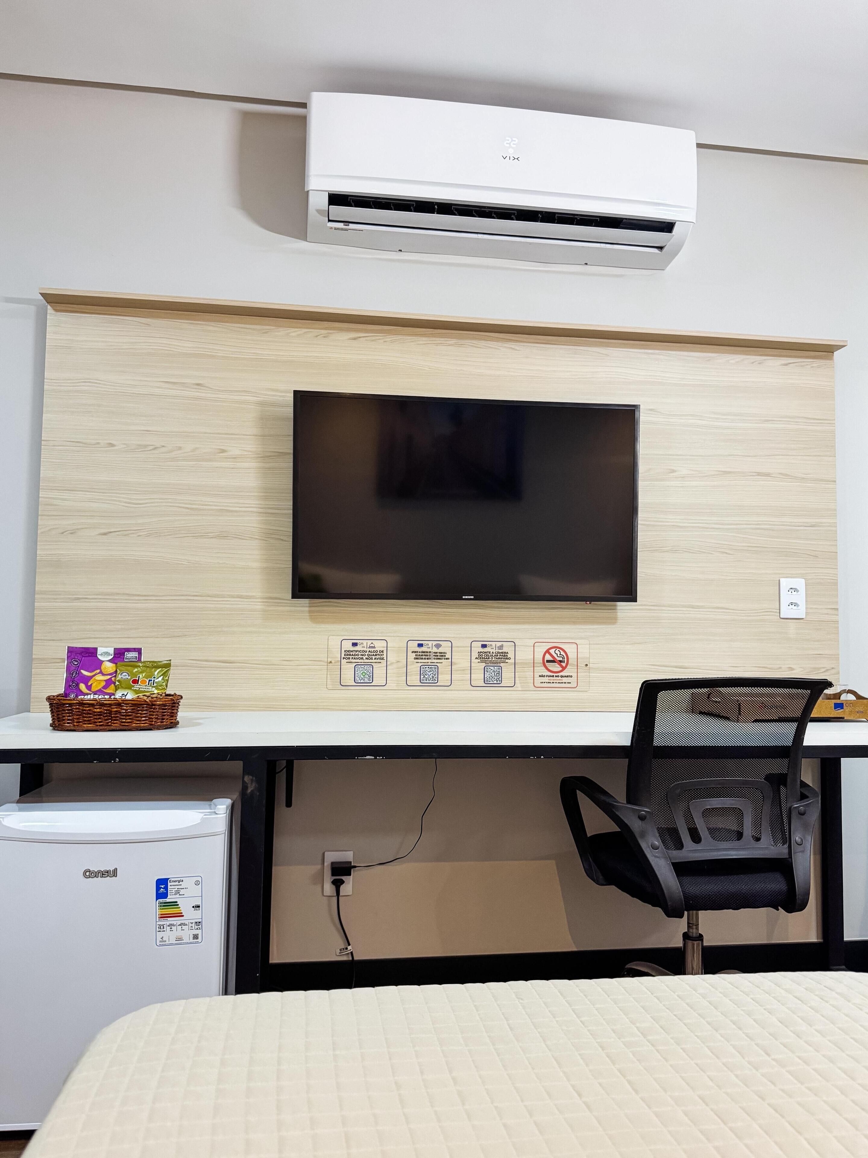 Hypo-allergenic bedding, laptop workspace, free WiFi