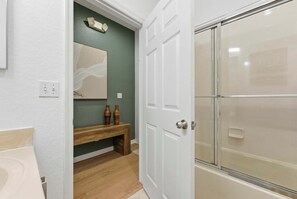 Townhome - flera sängar - bubbelbad - utsikt mot trädgården (2752CL-SVH) | Badrum