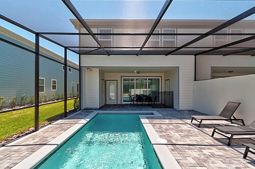 Family Townhome w/ Private Pool Near Theme Parks
