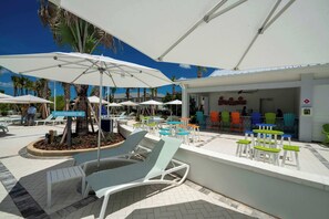 Outdoor dining - Family Townhome w/ Private Pool Near Theme Parks (Clermont)