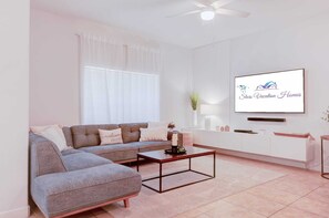 Byhus - flere senge - adgang til pool - udsigt til pool (8937CP-SVH) | Opholdsområde