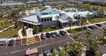 Spacious Townhome With Private Pool Near Theme Parks