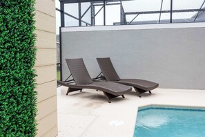 Outdoor pool - Family-friendly Townhouse With Resort Pool Access (Kissimmee)