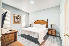 Room - Luxurious Family Townhouse With Private Backyard Retreat (Davenport)