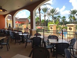 Outdoor dining - Luxurious Family Townhouse With Private Backyard Retreat (Davenport)