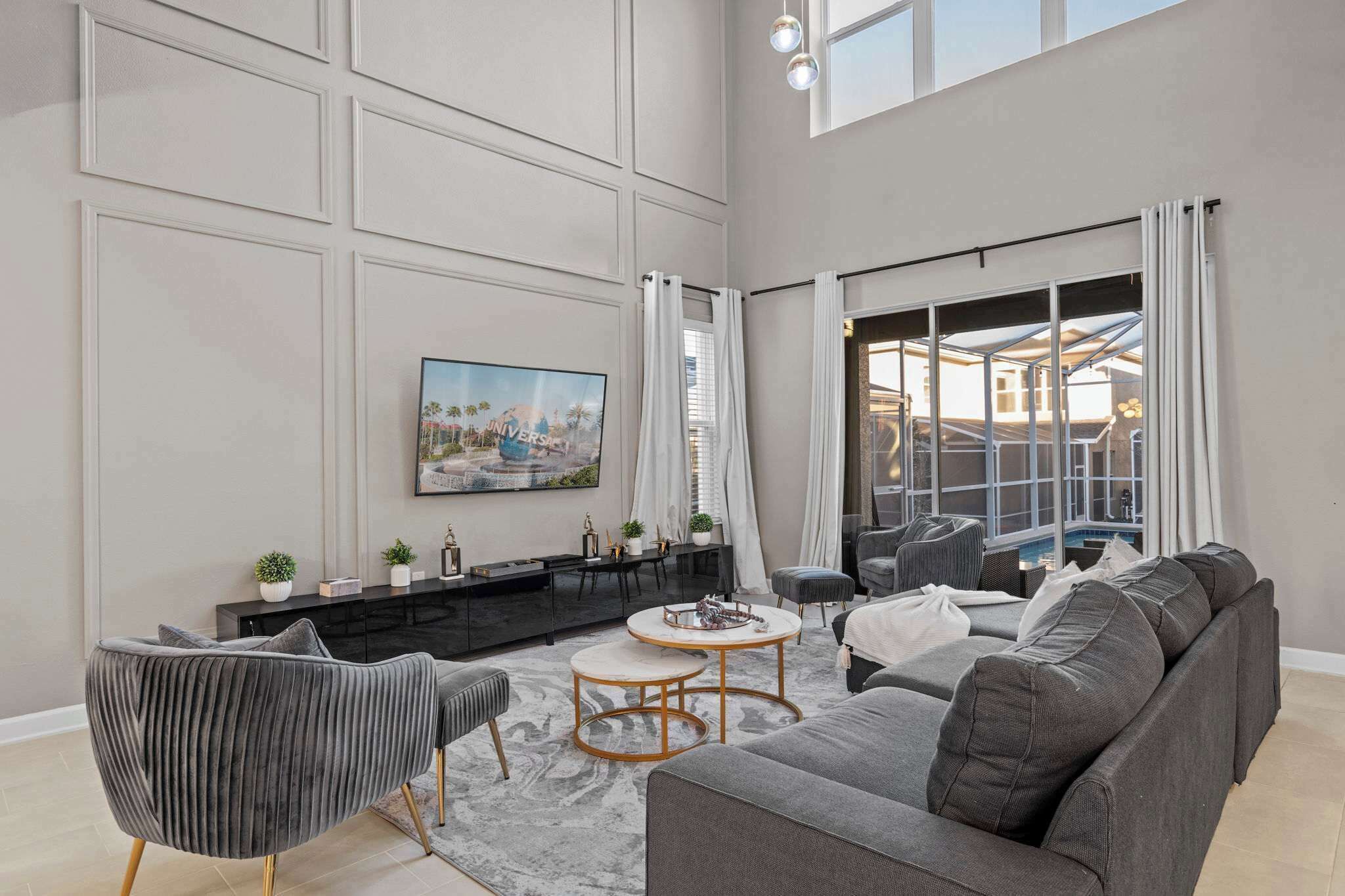House, Multiple Beds, Pool Access, Pool View (581DS-SVH) | Living area