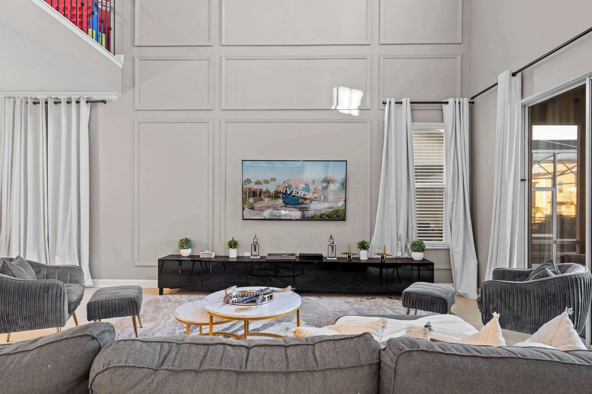 House, Multiple Beds, Pool Access, Pool View (581DS-SVH) | Living area