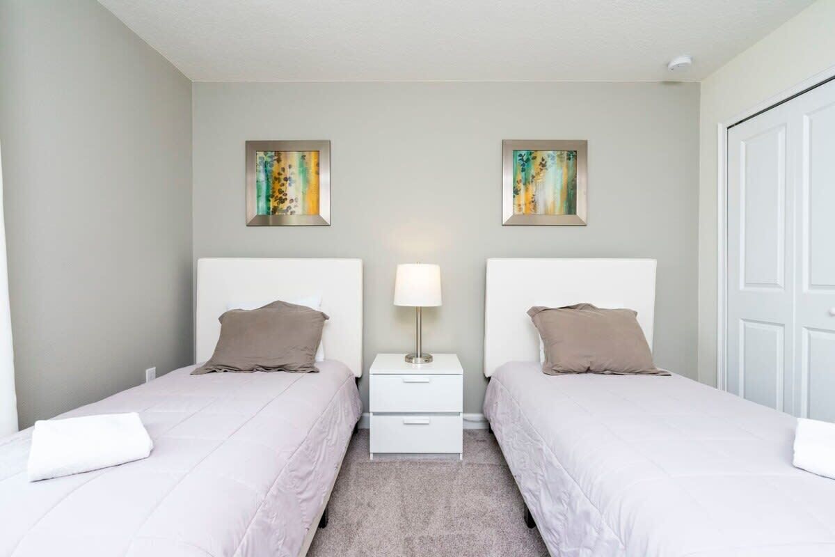 House, Multiple Beds, Pool Access, Pool View (8912SD-SVH)