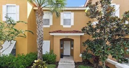 Charming Townhouse w/ Pool Near Disney Parks!