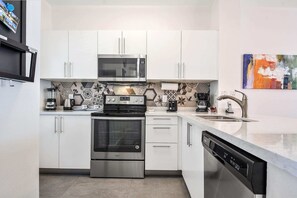 Maison en rangée, Plusieurs lits, accÚs à la piscine, vue sur la piscine (139PBD-SVH) | Cuisine privée