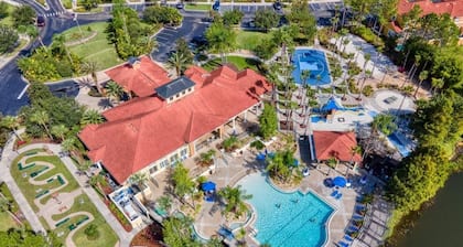 Charming Townhouse w/ Pool Near Disney Parks!