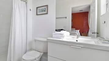 Townhome, Multiple Beds, Pool Access, Pool View (139PBD-SVH) | Bathroom