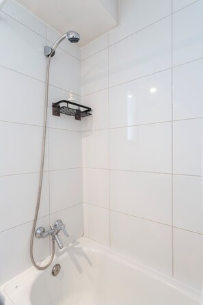 Hårtørrer, håndklæder, Sæbe, Toiletpapir