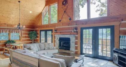 The Waters Edge Private Dock and Hot tub