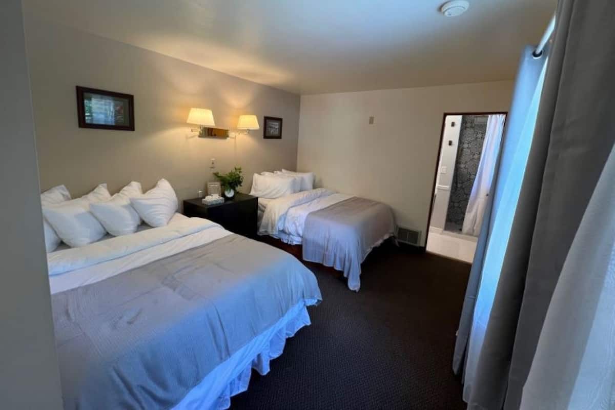 Deluxe Quadruple Room, 2 Double Beds | Free WiFi