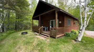 Family Cabin, Multiple Beds, Lake View | Free WiFi