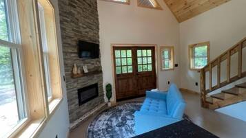Luxury Cabin, 1 King Bed, Patio | Free WiFi