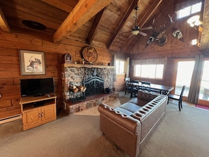 Family Cabin, Lake View | Living area