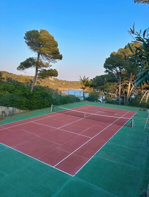 Sports court - Beautiful apartment with breathtaking views of the islands (Hyères)