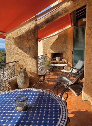 Outdoor dining - Beautiful apartment with breathtaking views of the islands (Hyères)