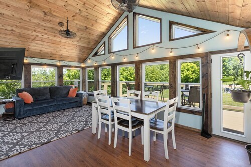 "Hillside on Benton"- Walkable Restored Mid-Century- Near Fort L. Wood/ RT 66