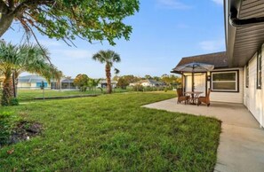 Outdoor dining - Modern 3bed Home w/ Fishing, Manatees, kayaks + near Mineral Springs / beaches (North Port)