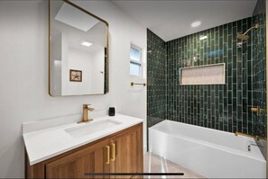 Shower, bidet, towels, soap - Modern 3bed Home w/ Fishing, Manatees, kayaks + near Mineral Springs / beaches (North Port)