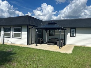 Exterior - Modern 3bed Home w/ Fishing, Manatees, kayaks + near Mineral Springs / beaches (North Port)